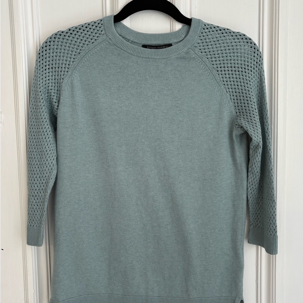 Ladies Banana Republic Blue Crewneck Sweater with Textured Shoulders 3/4 Sleeve